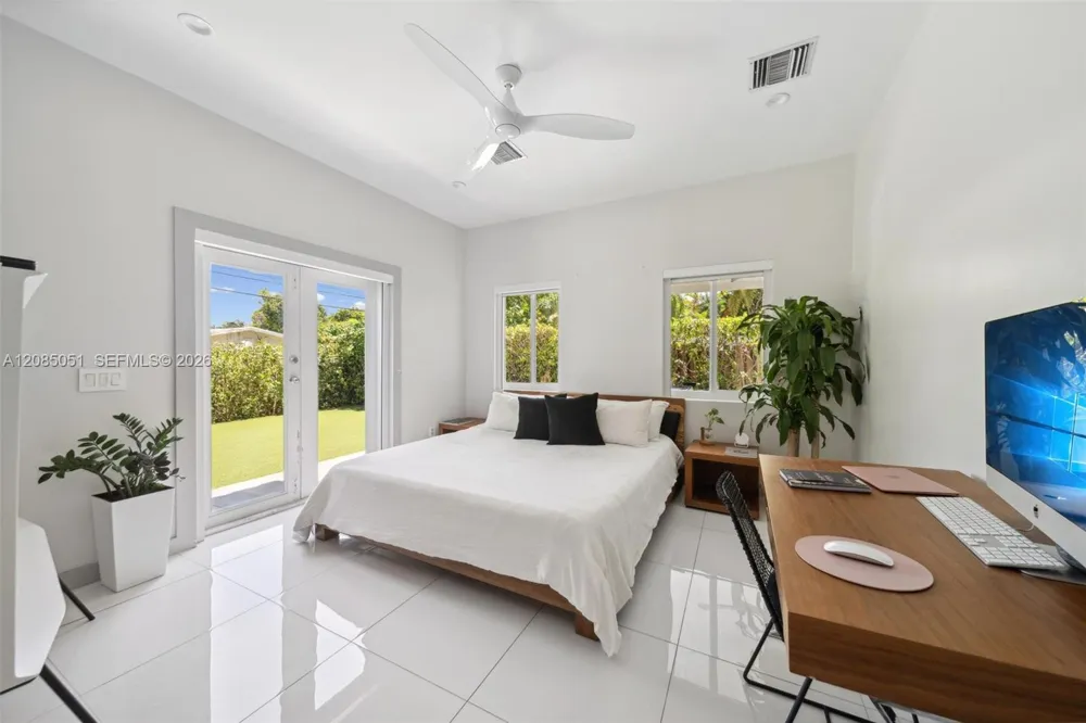 2615 NE 213th St Miami, FL 33180