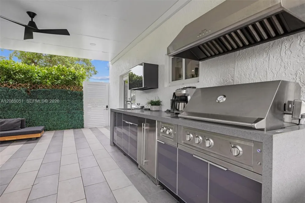 2615 NE 213th St Miami, FL 33180