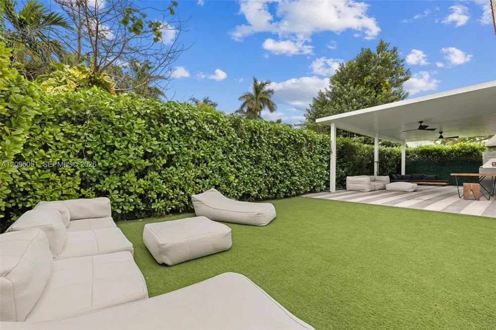 2615 NE 213th St Miami, FL 33180