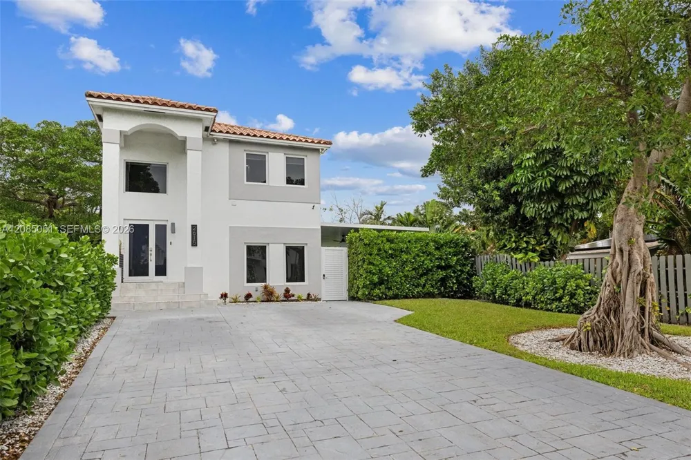 2615 NE 213th St Miami, FL 33180