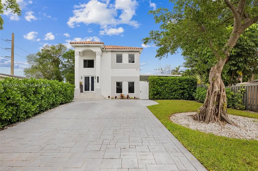 2615 NE 213th St Miami, FL 33180
