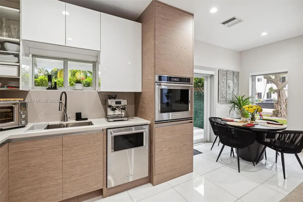 2615 NE 213th St Miami, FL 33180