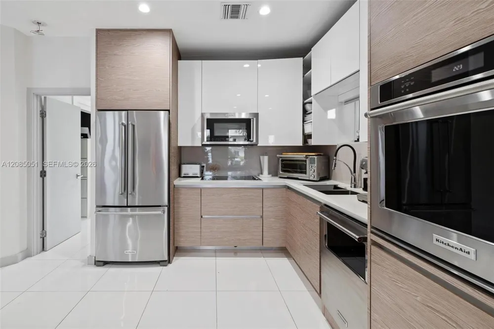 2615 NE 213th St Miami, FL 33180