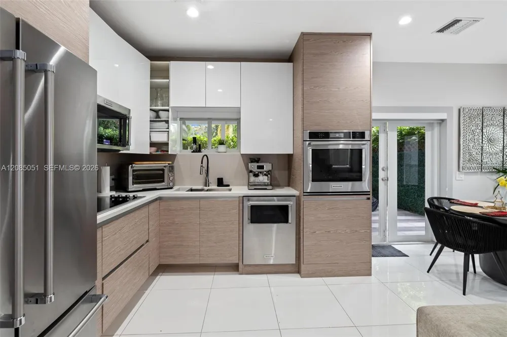 2615 NE 213th St Miami, FL 33180