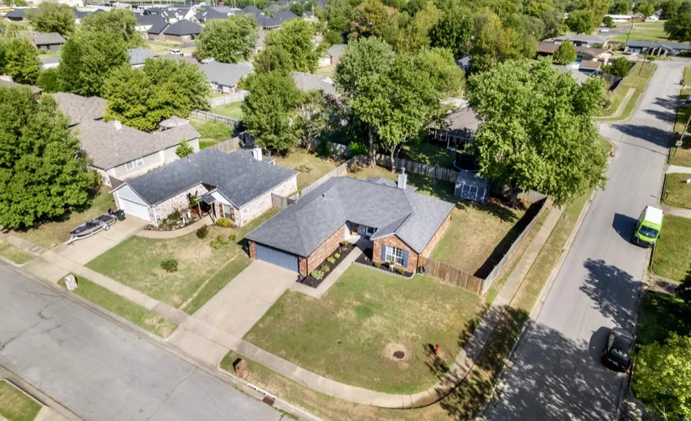 2102 W Walnut Street Collinsville, OK 74021