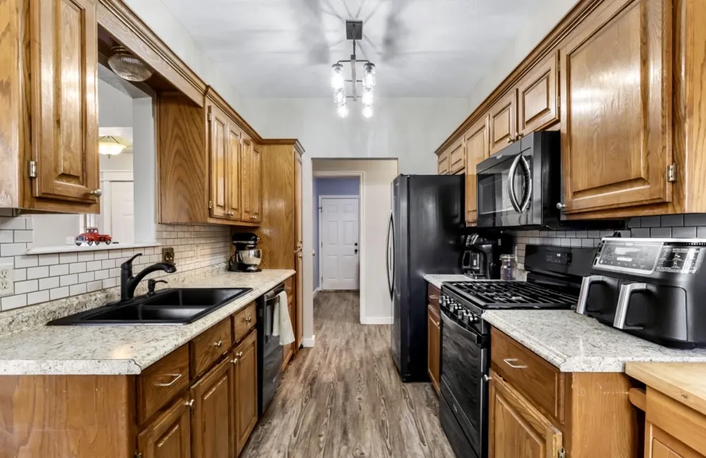 2102 W Walnut Street Collinsville, OK 74021