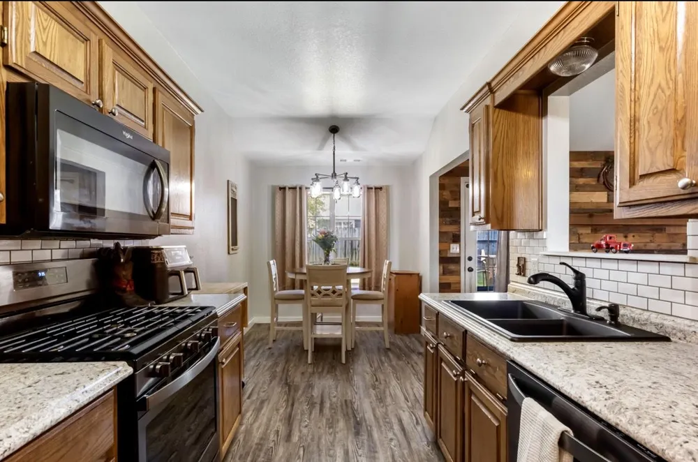 2102 W Walnut Street Collinsville, OK 74021