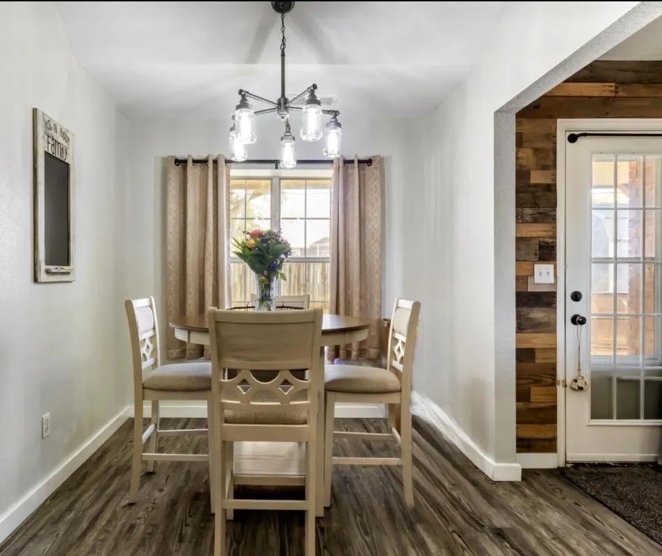 2102 W Walnut Street Collinsville, OK 74021
