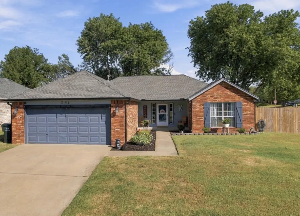 2102 W Walnut Street Collinsville, OK 74021