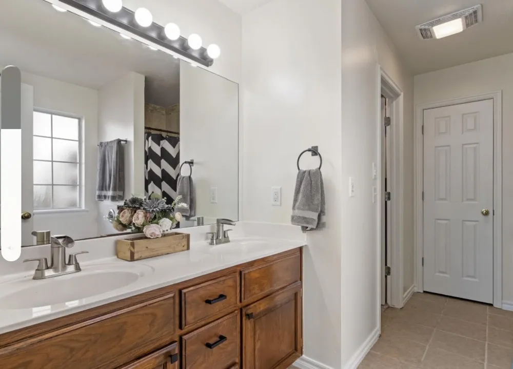 2102 W Walnut Street Collinsville, OK 74021