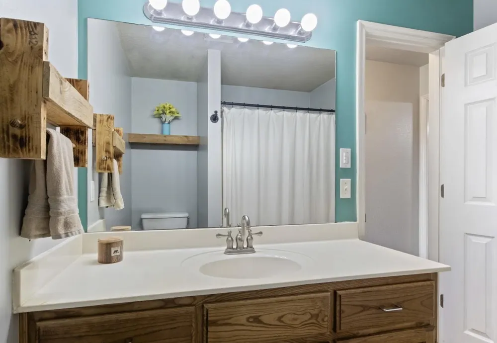 2102 W Walnut Street Collinsville, OK 74021