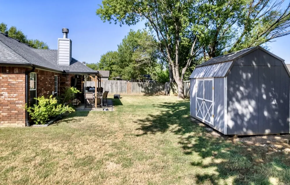 2102 W Walnut Street Collinsville, OK 74021