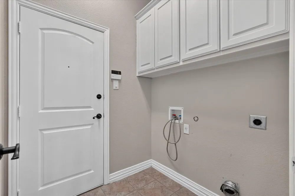 2024 S Hill Drive Irving, TX 75038