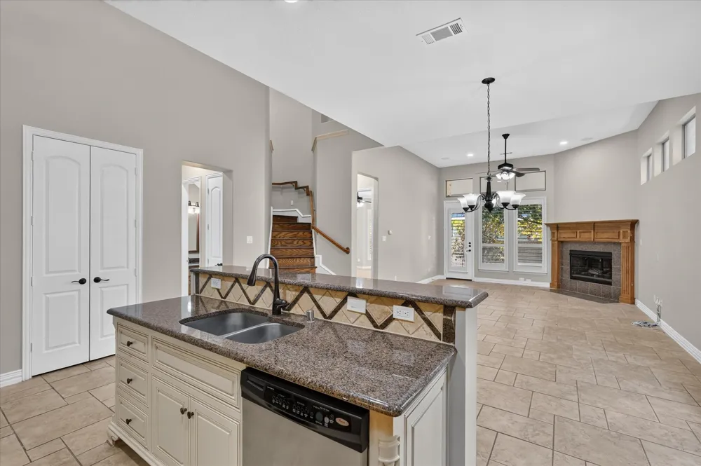 2024 S Hill Drive Irving, TX 75038