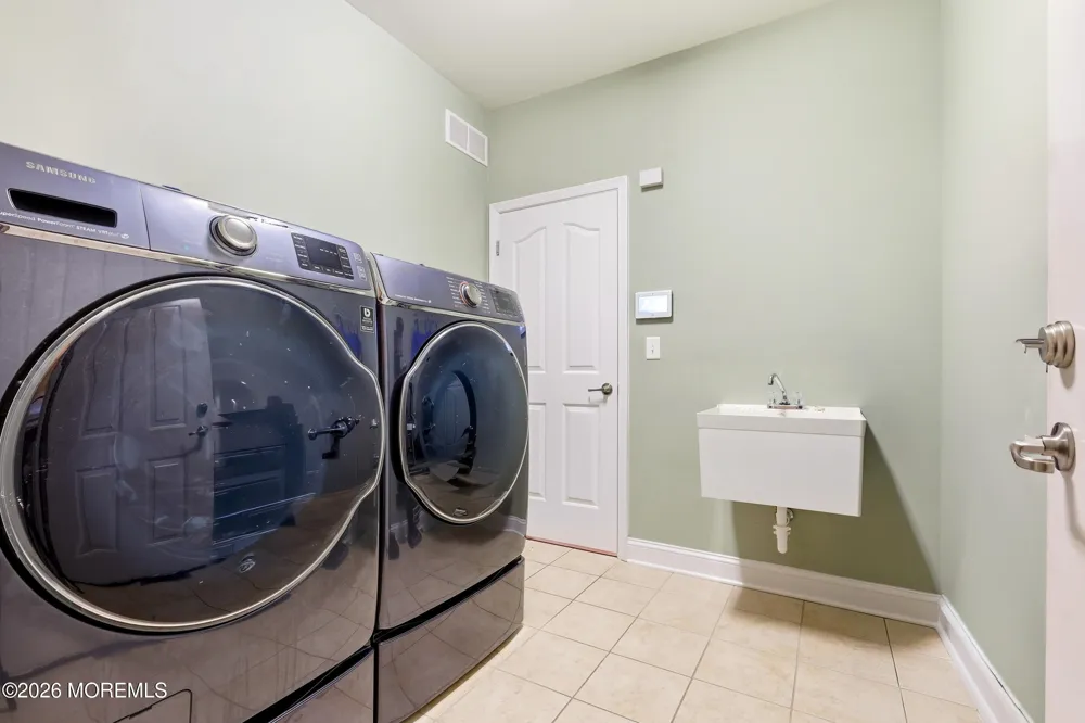 10 Colliers Court Jackson, NJ 08527