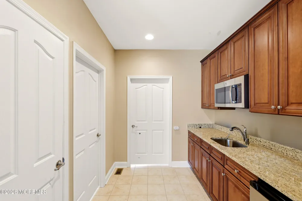 10 Colliers Court Jackson, NJ 08527