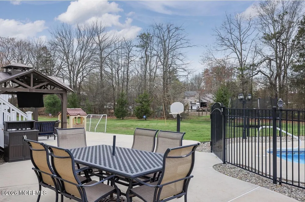 10 Colliers Court Jackson, NJ 08527