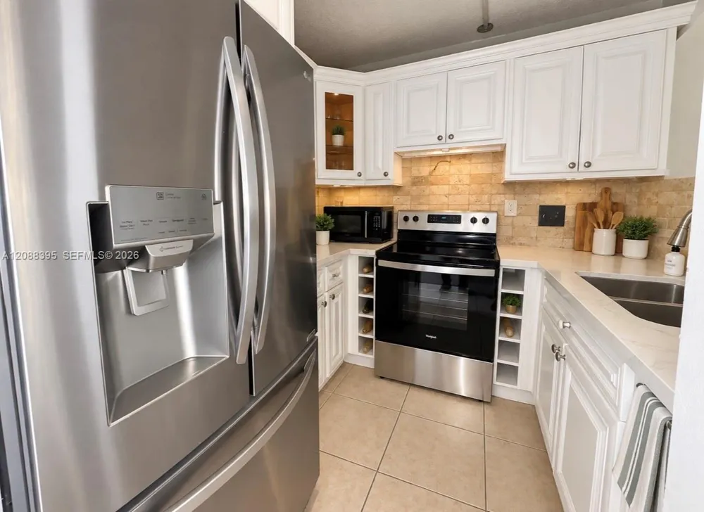 180 Royal Palm Rd #218 Hialeah, FL 33016