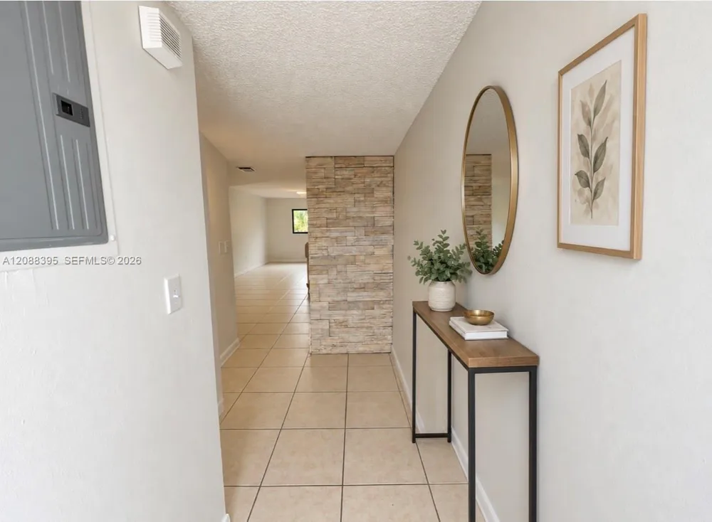 180 Royal Palm Rd #218 Hialeah, FL 33016