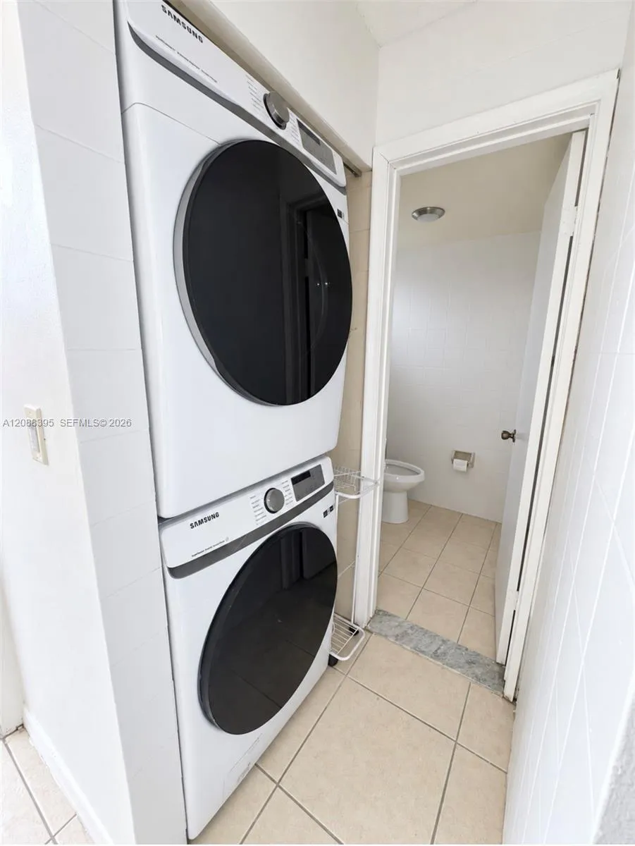 180 Royal Palm Rd #218 Hialeah, FL 33016