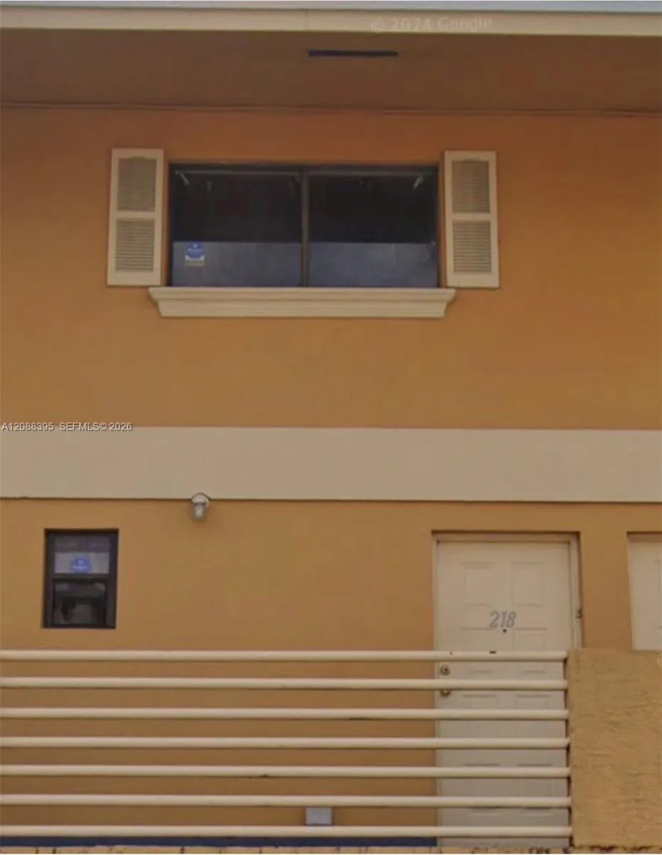 180 Royal Palm Rd #218 Hialeah, FL 33016