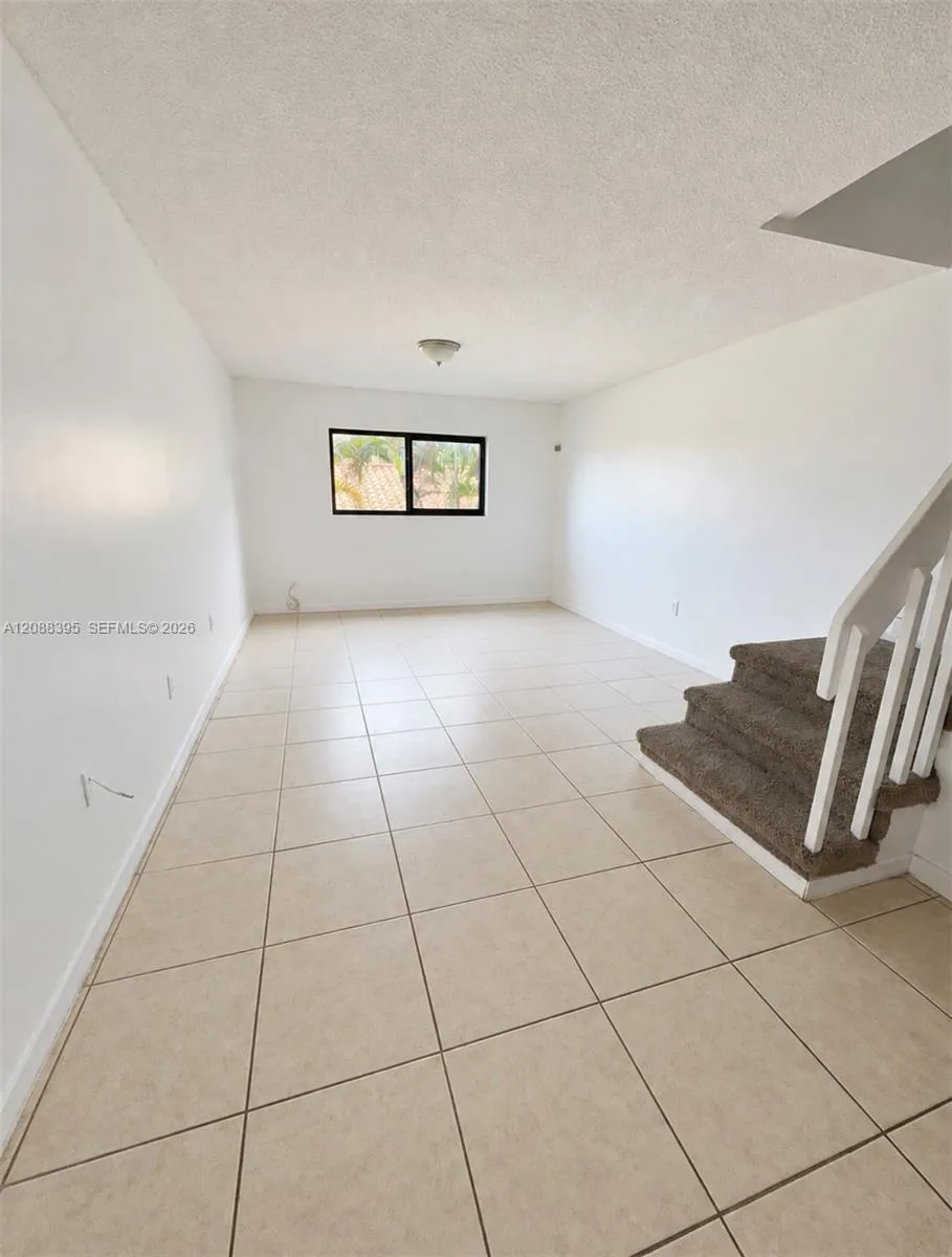 180 Royal Palm Rd #218 Hialeah, FL 33016