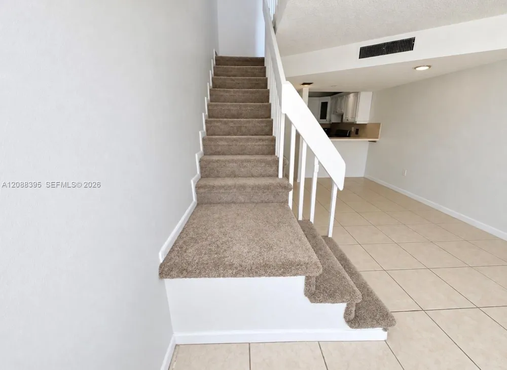 180 Royal Palm Rd #218 Hialeah, FL 33016