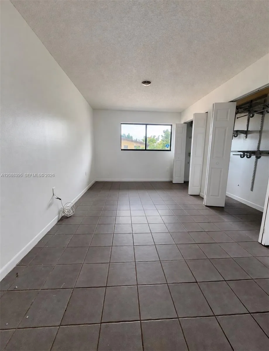 180 Royal Palm Rd #218 Hialeah, FL 33016