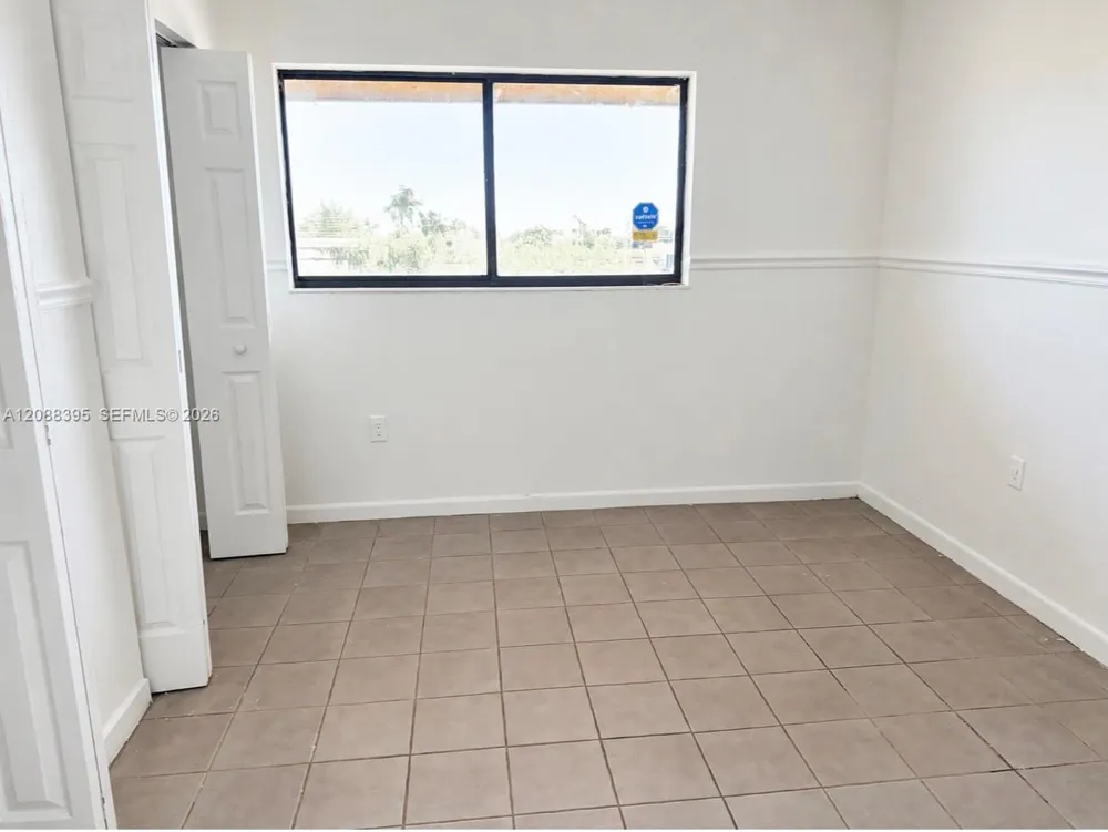 180 Royal Palm Rd #218 Hialeah, FL 33016