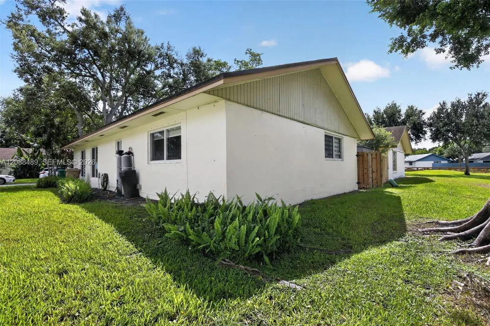 3665 W Forge Rd #39 Davie, FL 33328