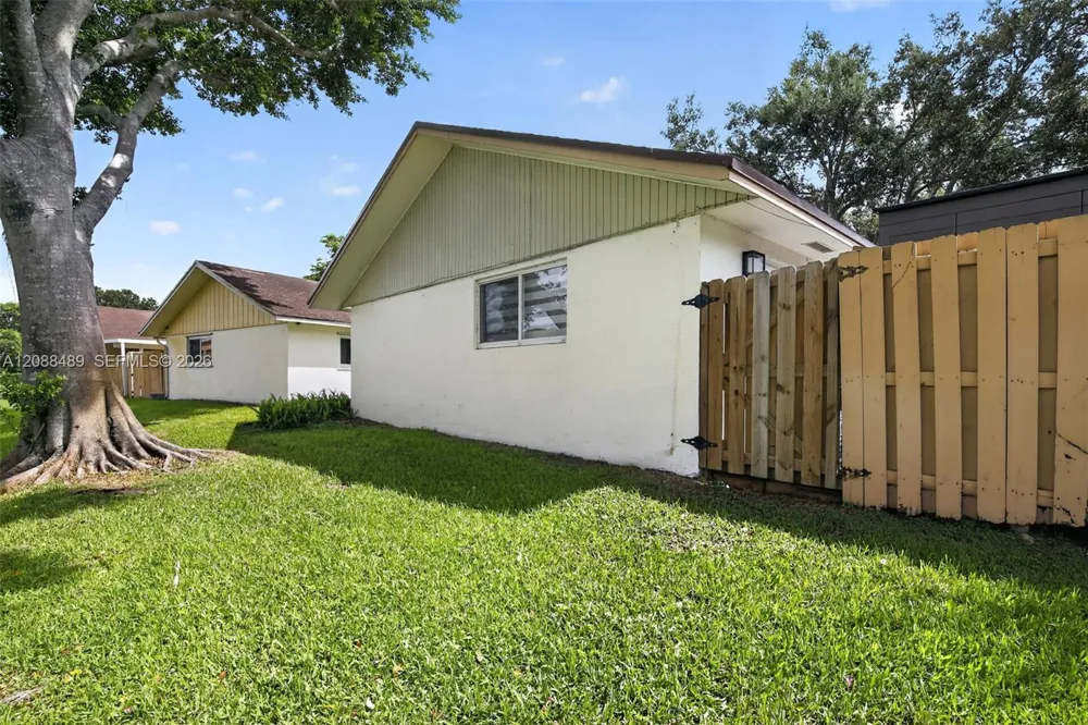 3665 W Forge Rd #39 Davie, FL 33328