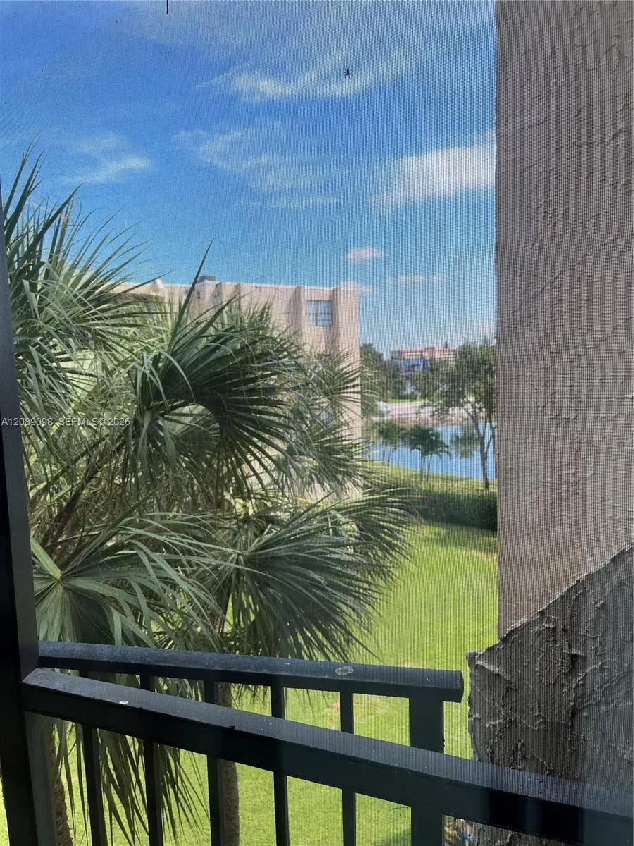 3550 Blue Lake Dr #401 Pompano Beach, FL 33064