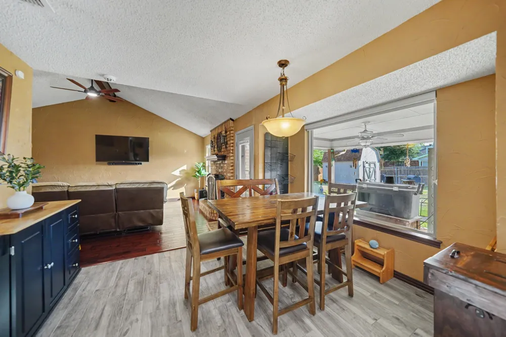 7624 Maplehill Road Watauga, TX 76148