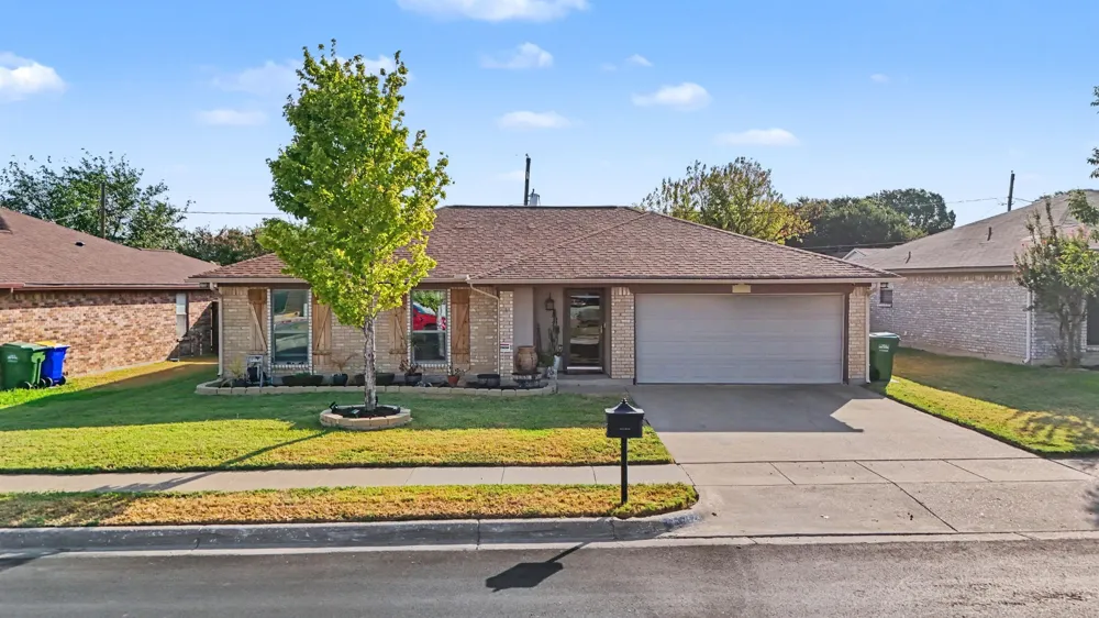 7624 Maplehill Road Watauga, TX 76148
