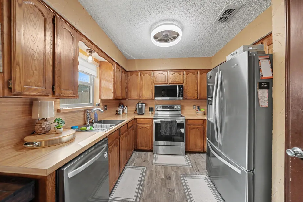 7624 Maplehill Road Watauga, TX 76148