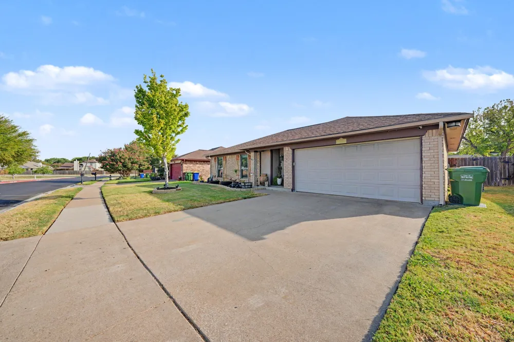 7624 Maplehill Road Watauga, TX 76148