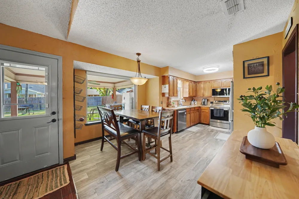 7624 Maplehill Road Watauga, TX 76148
