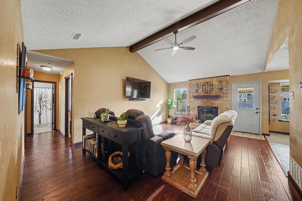 7624 Maplehill Road Watauga, TX 76148