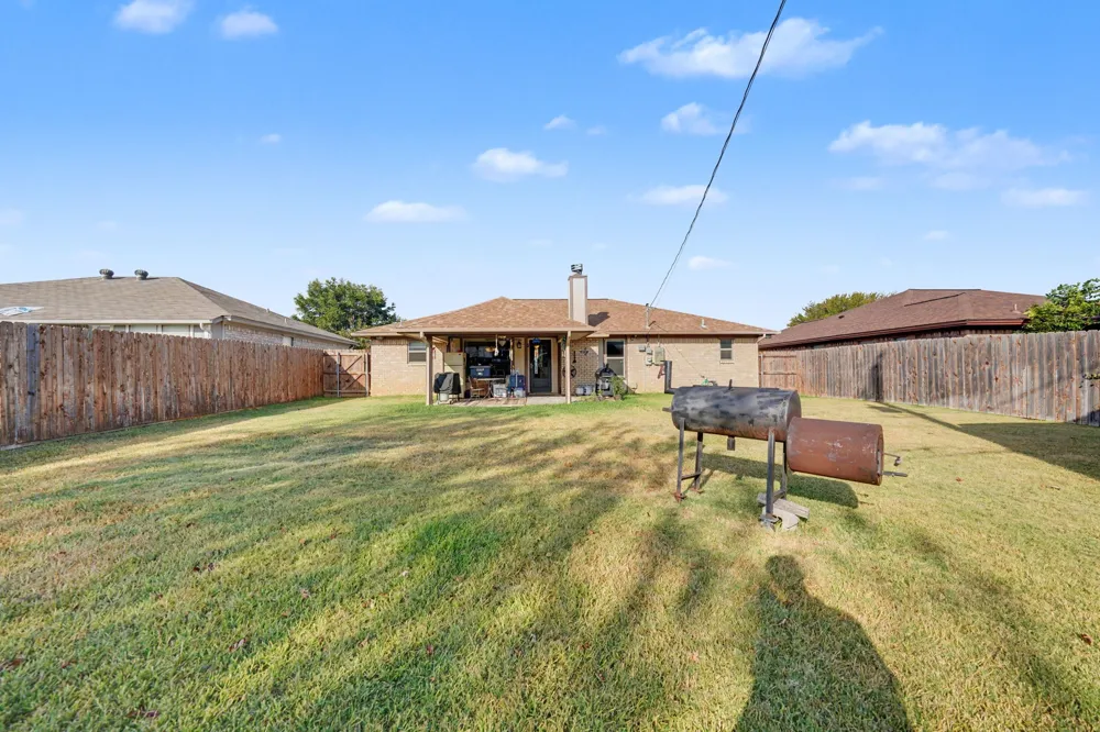 7624 Maplehill Road Watauga, TX 76148