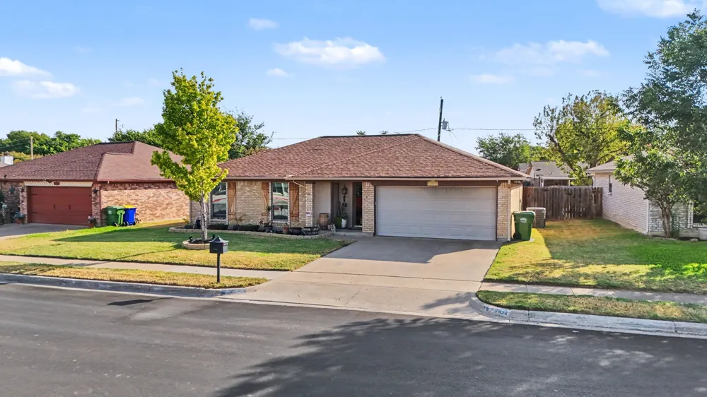 7624 Maplehill Road Watauga, TX 76148