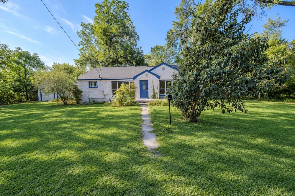 7054 Fairdale Avenue Dallas, TX 75227