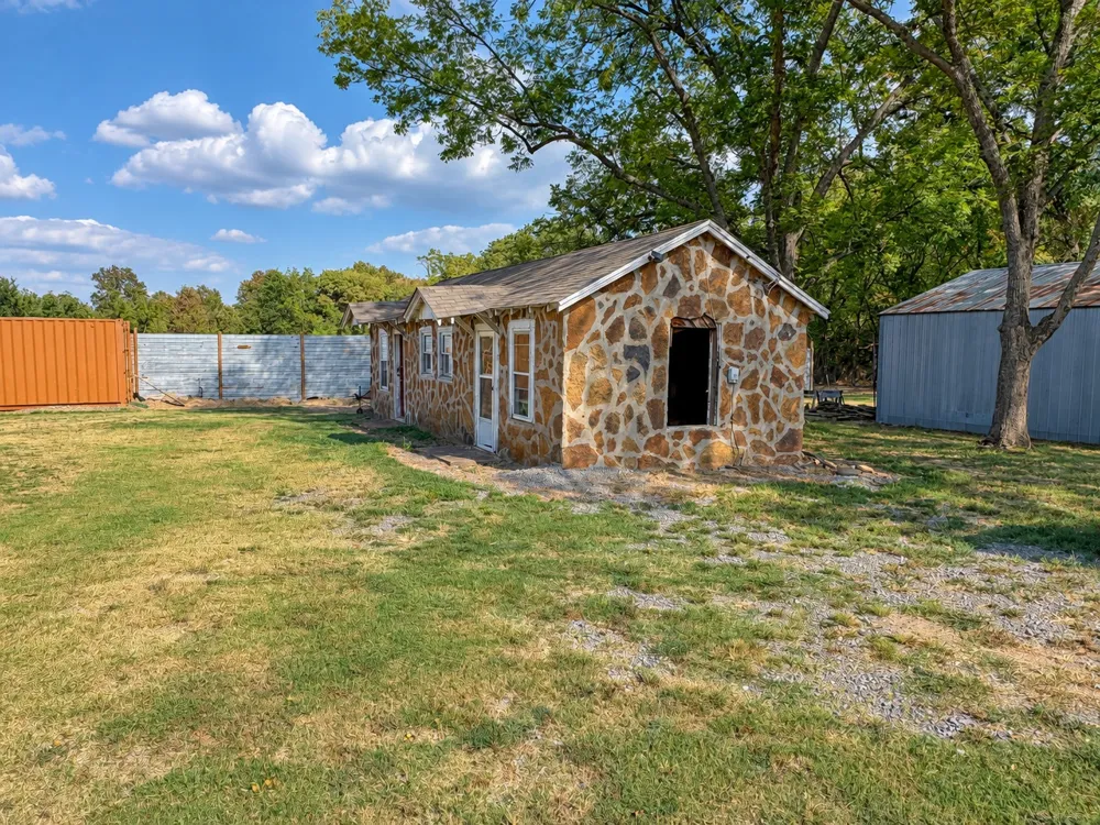 4101 Highway 51 Hulbert, OK 74441