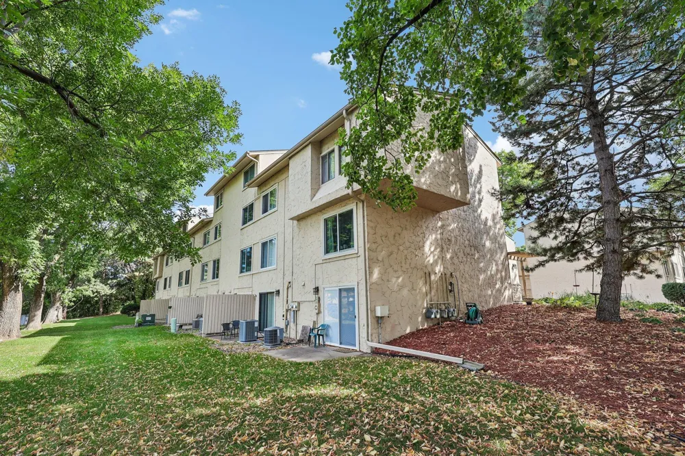 4082 Meadowlark Lane Eagan, MN 55122