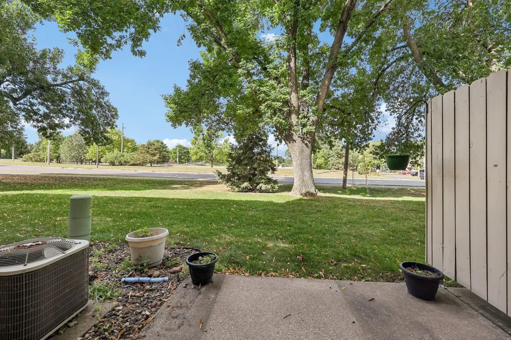 4082 Meadowlark Lane Eagan, MN 55122