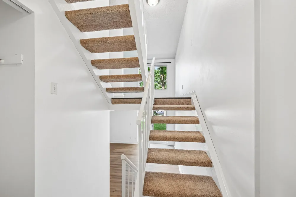 4082 Meadowlark Lane Eagan, MN 55122
