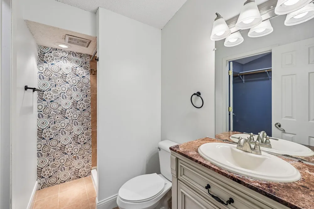 4082 Meadowlark Lane Eagan, MN 55122