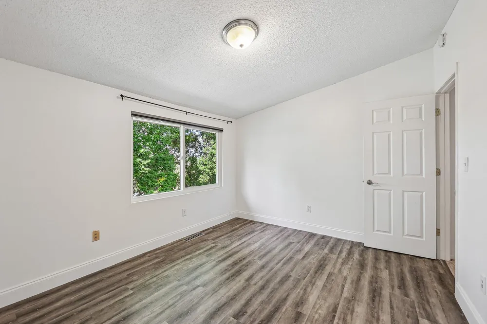 4082 Meadowlark Lane Eagan, MN 55122