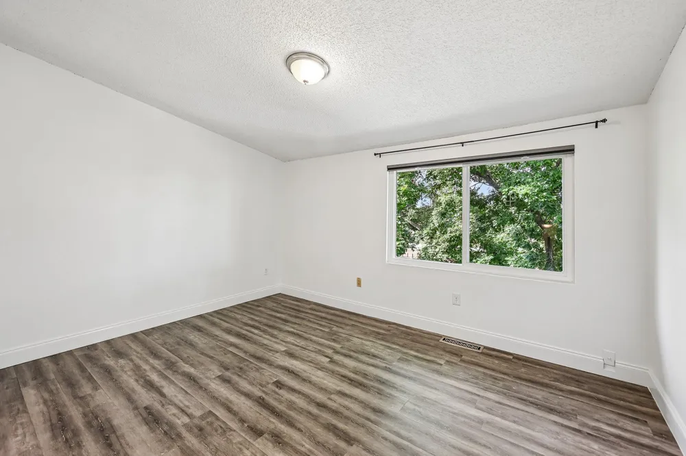 4082 Meadowlark Lane Eagan, MN 55122