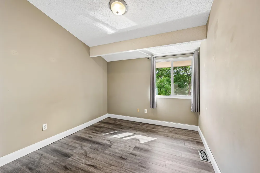 4082 Meadowlark Lane Eagan, MN 55122