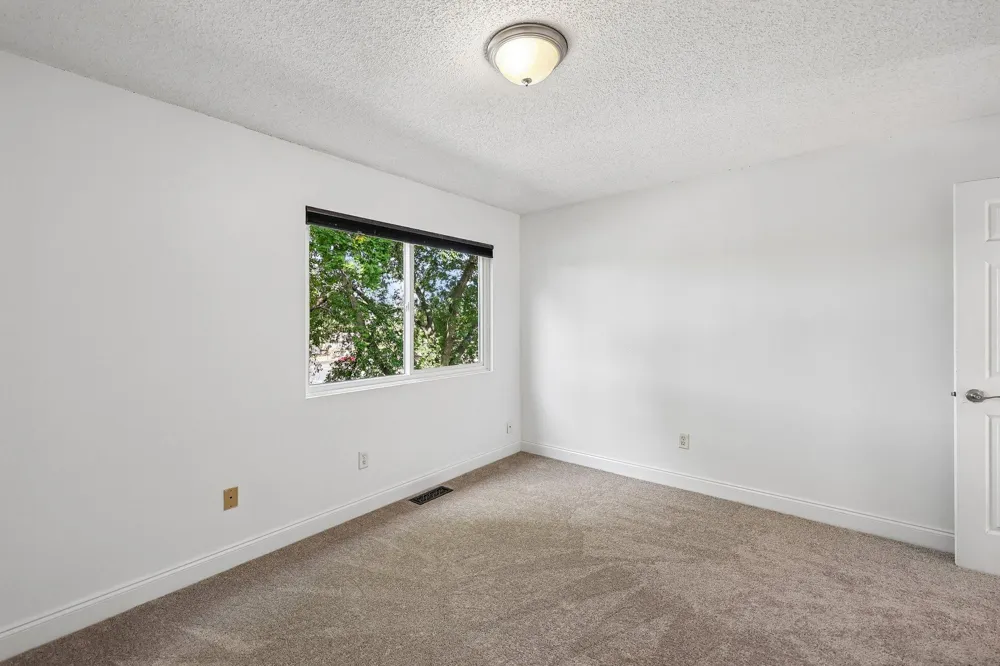 4082 Meadowlark Lane Eagan, MN 55122